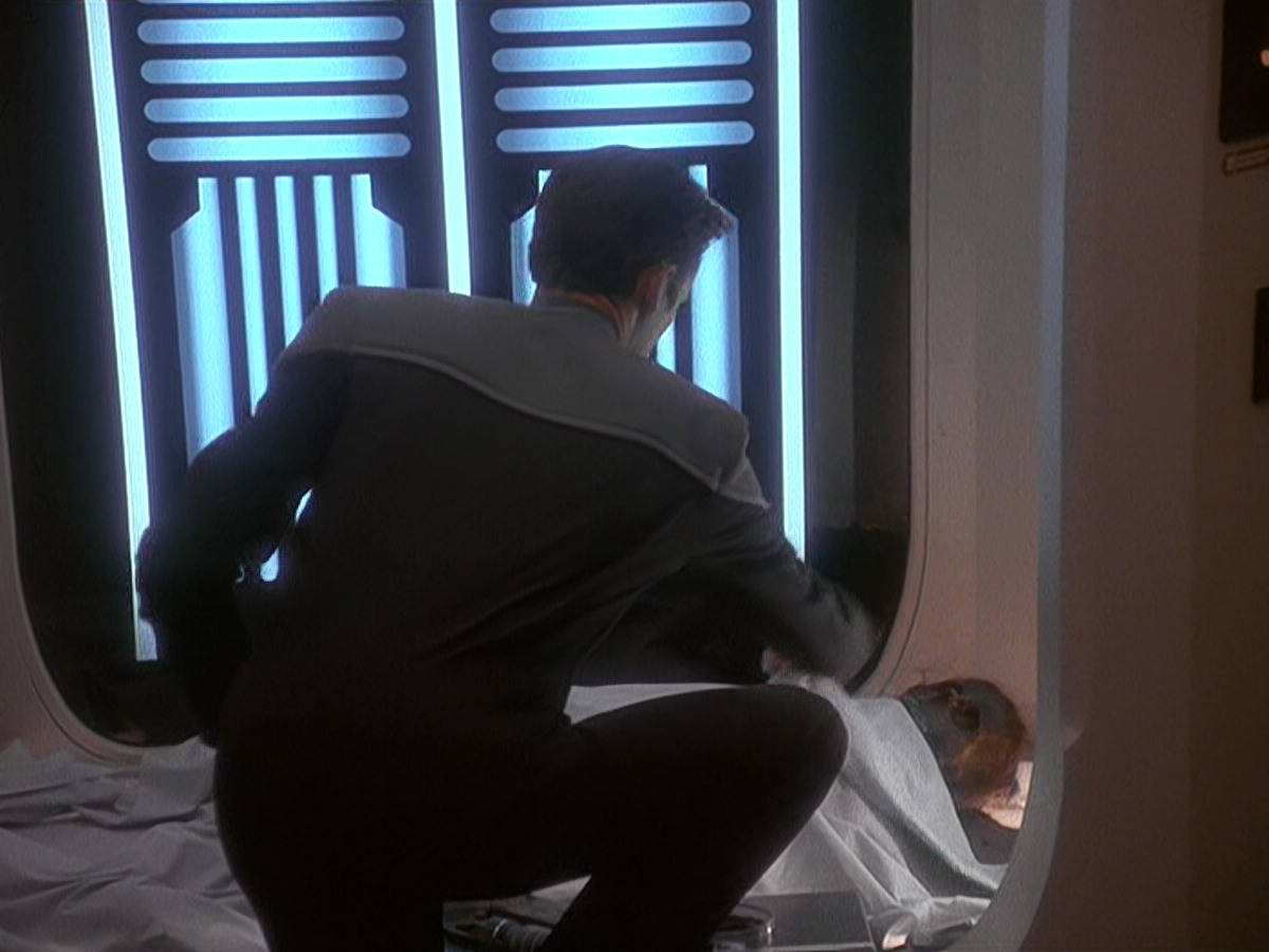 extant_StarTrek_DS9_5x11-TheDarknessAndTheLight_01208.jpg