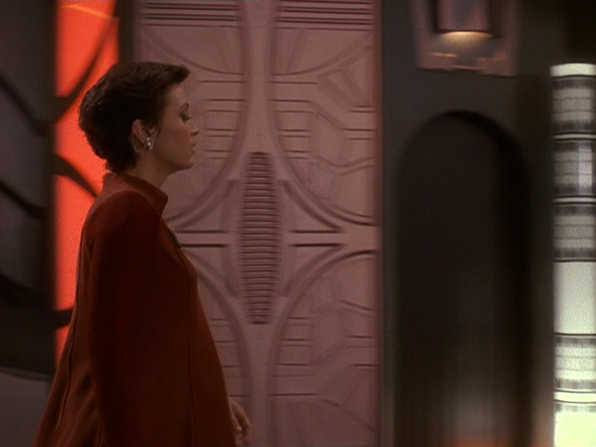 extant_StarTrek_DS9_5x11-TheDarknessAndTheLight_01218.jpg