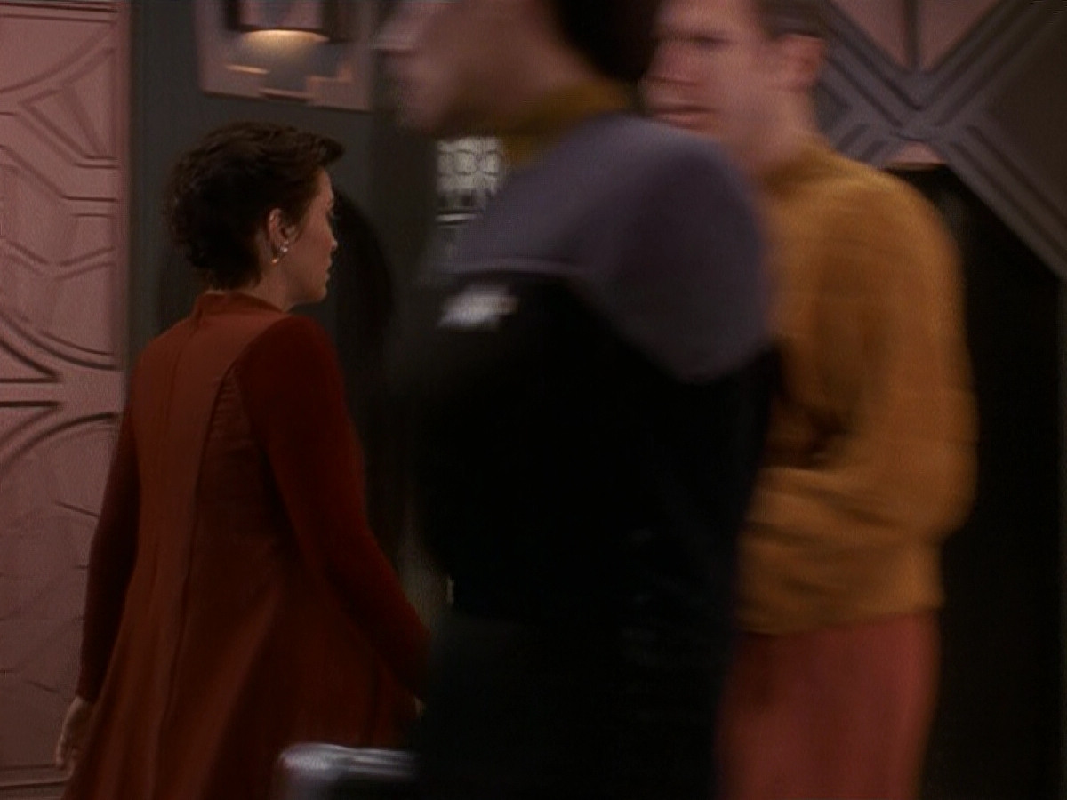 extant_StarTrek_DS9_5x11-TheDarknessAndTheLight_01219.jpg