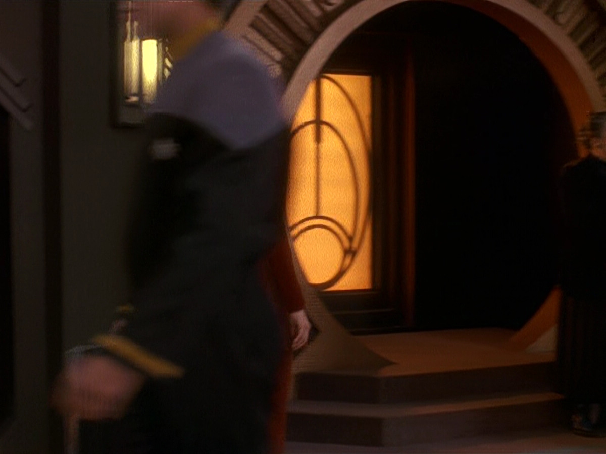 extant_StarTrek_DS9_5x11-TheDarknessAndTheLight_01222.jpg