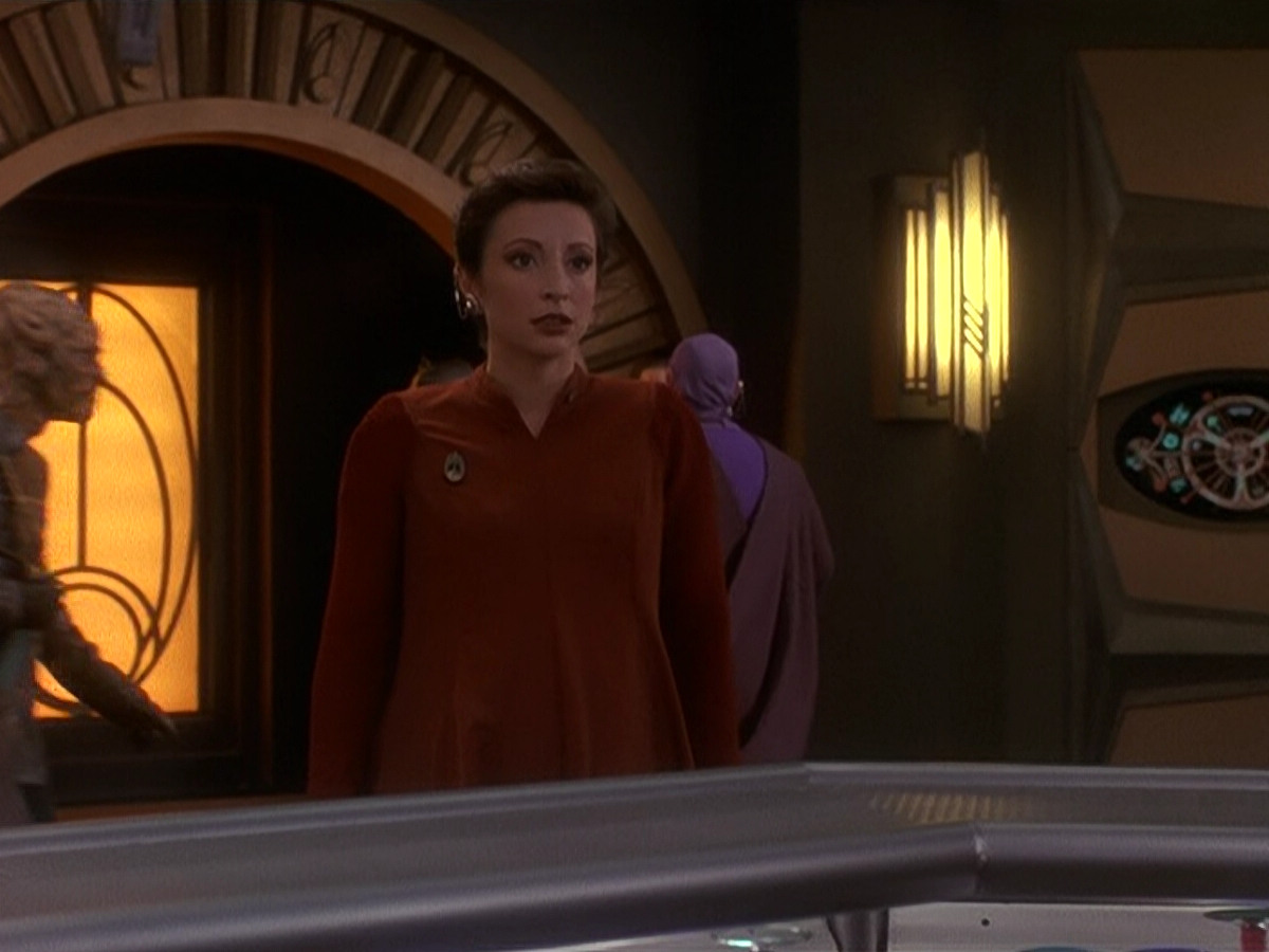 extant_StarTrek_DS9_5x11-TheDarknessAndTheLight_01241.jpg