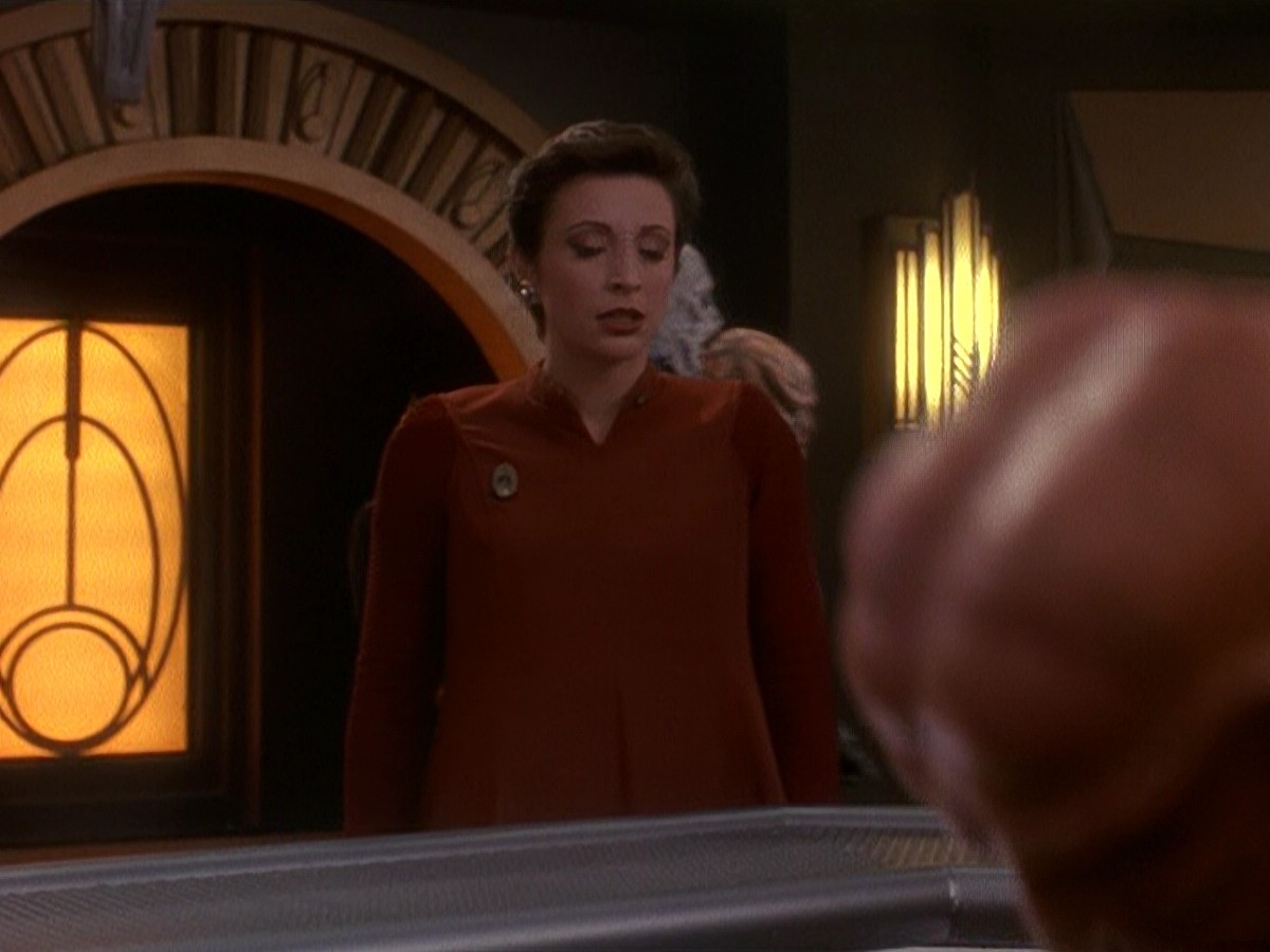 extant_StarTrek_DS9_5x11-TheDarknessAndTheLight_01243.jpg