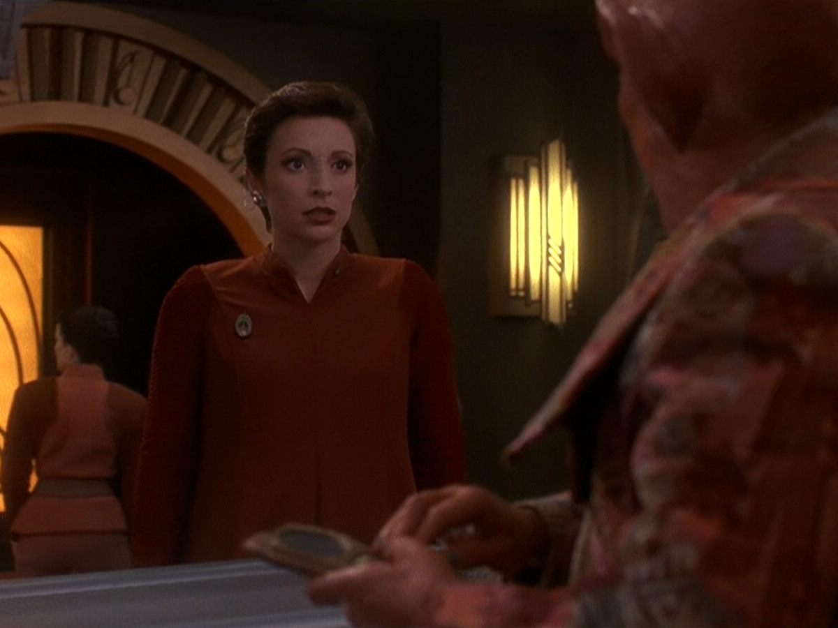 extant_StarTrek_DS9_5x11-TheDarknessAndTheLight_01246.jpg