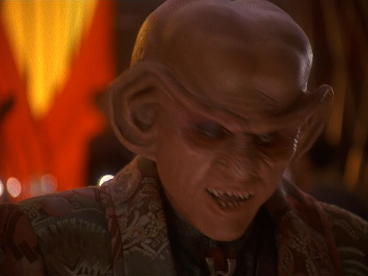 extant_StarTrek_DS9_5x11-TheDarknessAndTheLight_01253.jpg