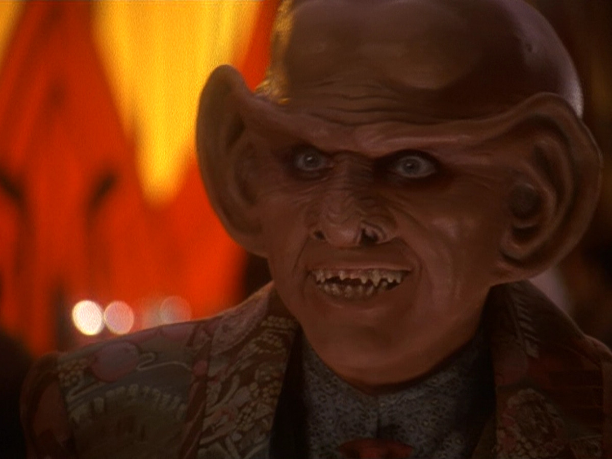 extant_StarTrek_DS9_5x11-TheDarknessAndTheLight_01269.jpg