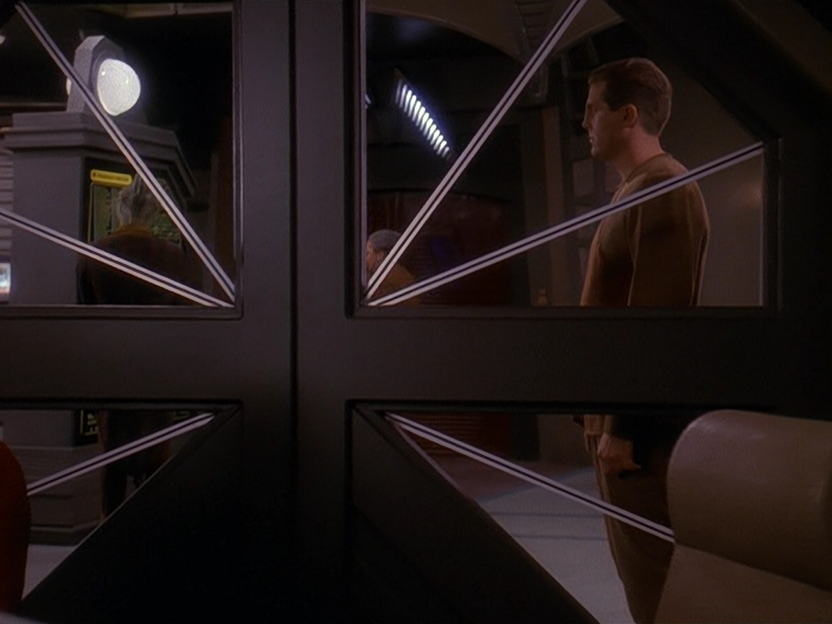 extant_StarTrek_DS9_5x11-TheDarknessAndTheLight_01287.jpg