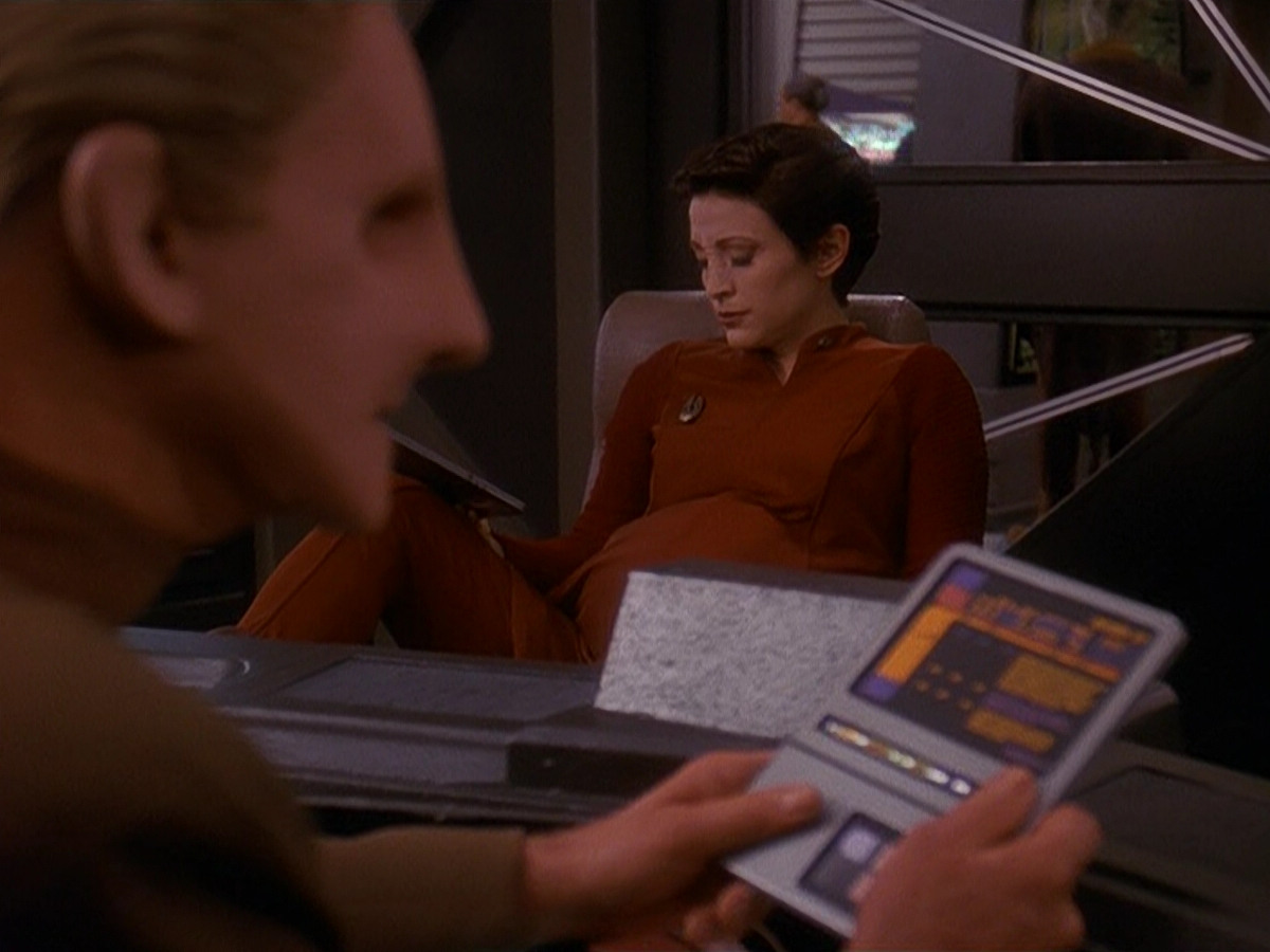extant_StarTrek_DS9_5x11-TheDarknessAndTheLight_01293.jpg