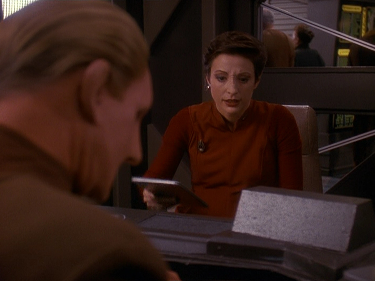 extant_StarTrek_DS9_5x11-TheDarknessAndTheLight_01374.jpg