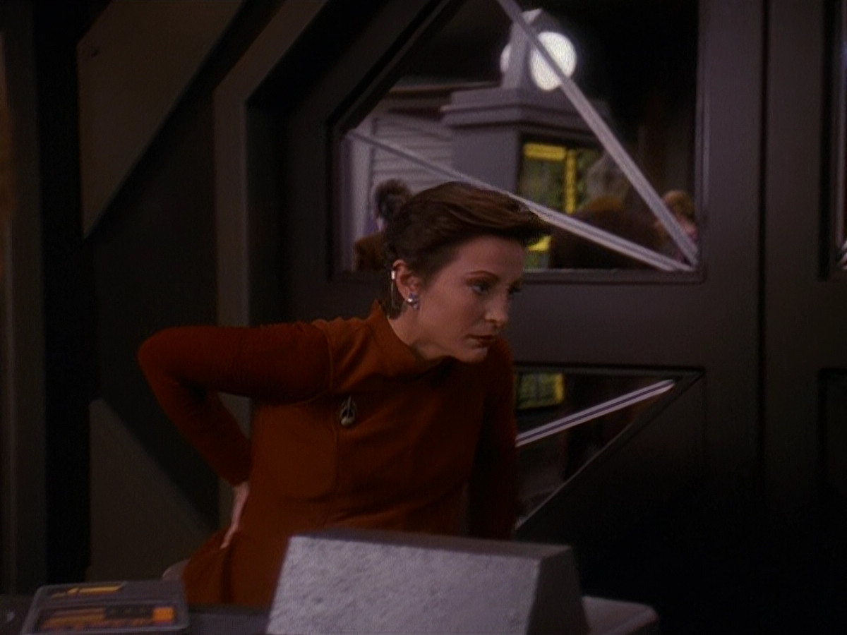 extant_StarTrek_DS9_5x11-TheDarknessAndTheLight_01397.jpg