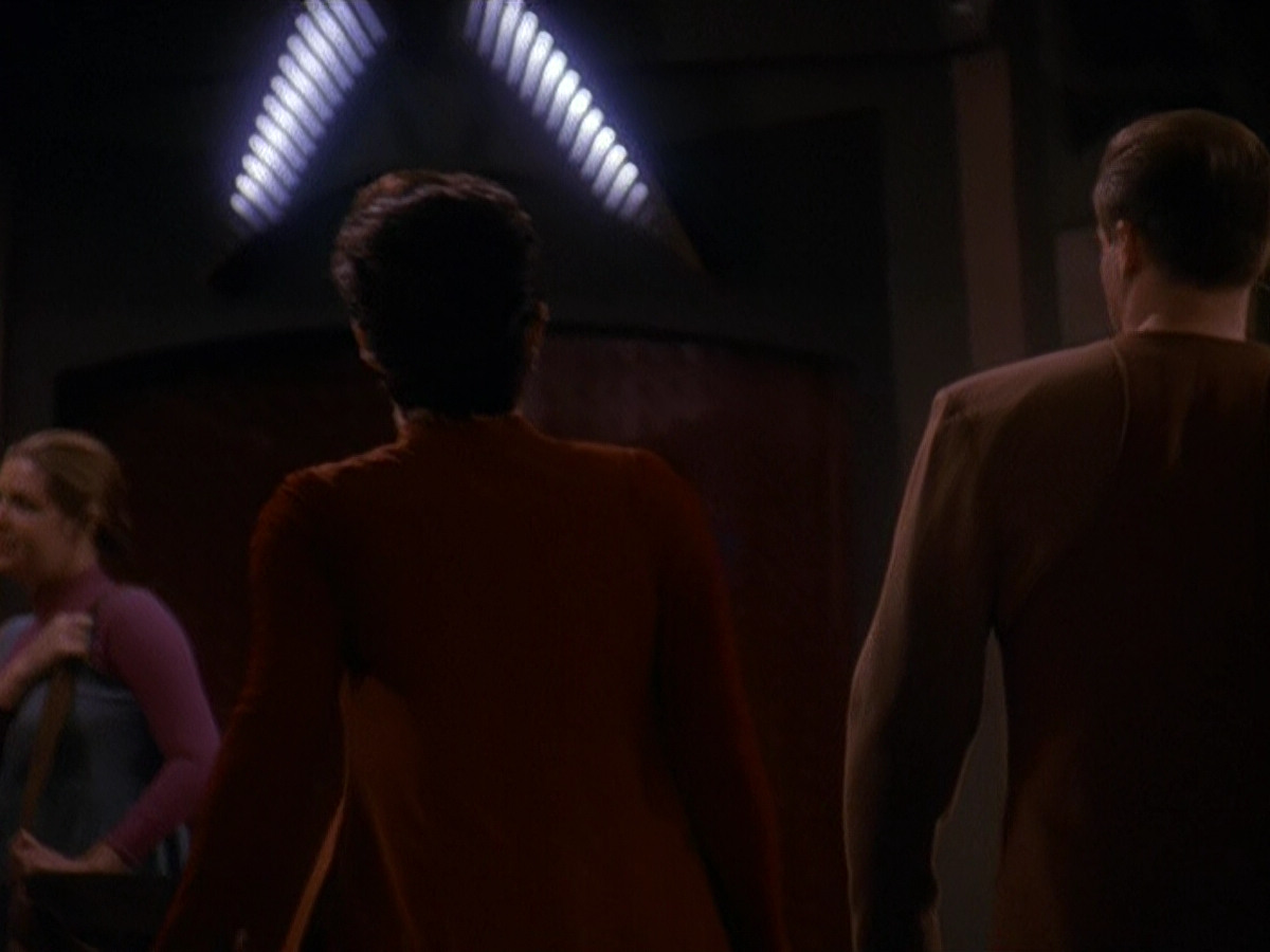 extant_StarTrek_DS9_5x11-TheDarknessAndTheLight_01460.jpg