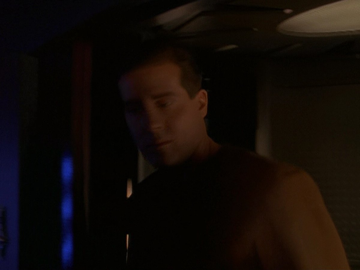 extant_StarTrek_DS9_5x11-TheDarknessAndTheLight_01470.jpg