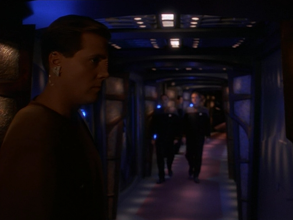 extant_StarTrek_DS9_5x11-TheDarknessAndTheLight_01474.jpg