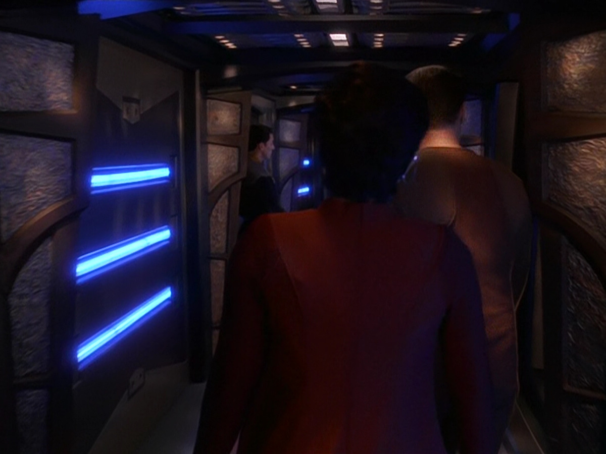 extant_StarTrek_DS9_5x11-TheDarknessAndTheLight_01484.jpg