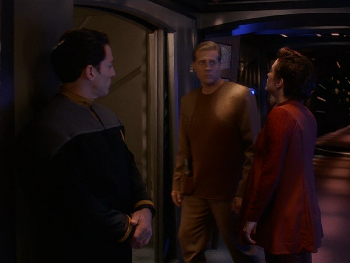 extant_StarTrek_DS9_5x11-TheDarknessAndTheLight_01495.jpg