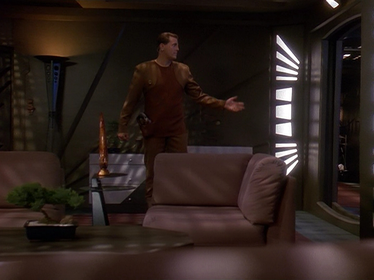 extant_StarTrek_DS9_5x11-TheDarknessAndTheLight_01499.jpg