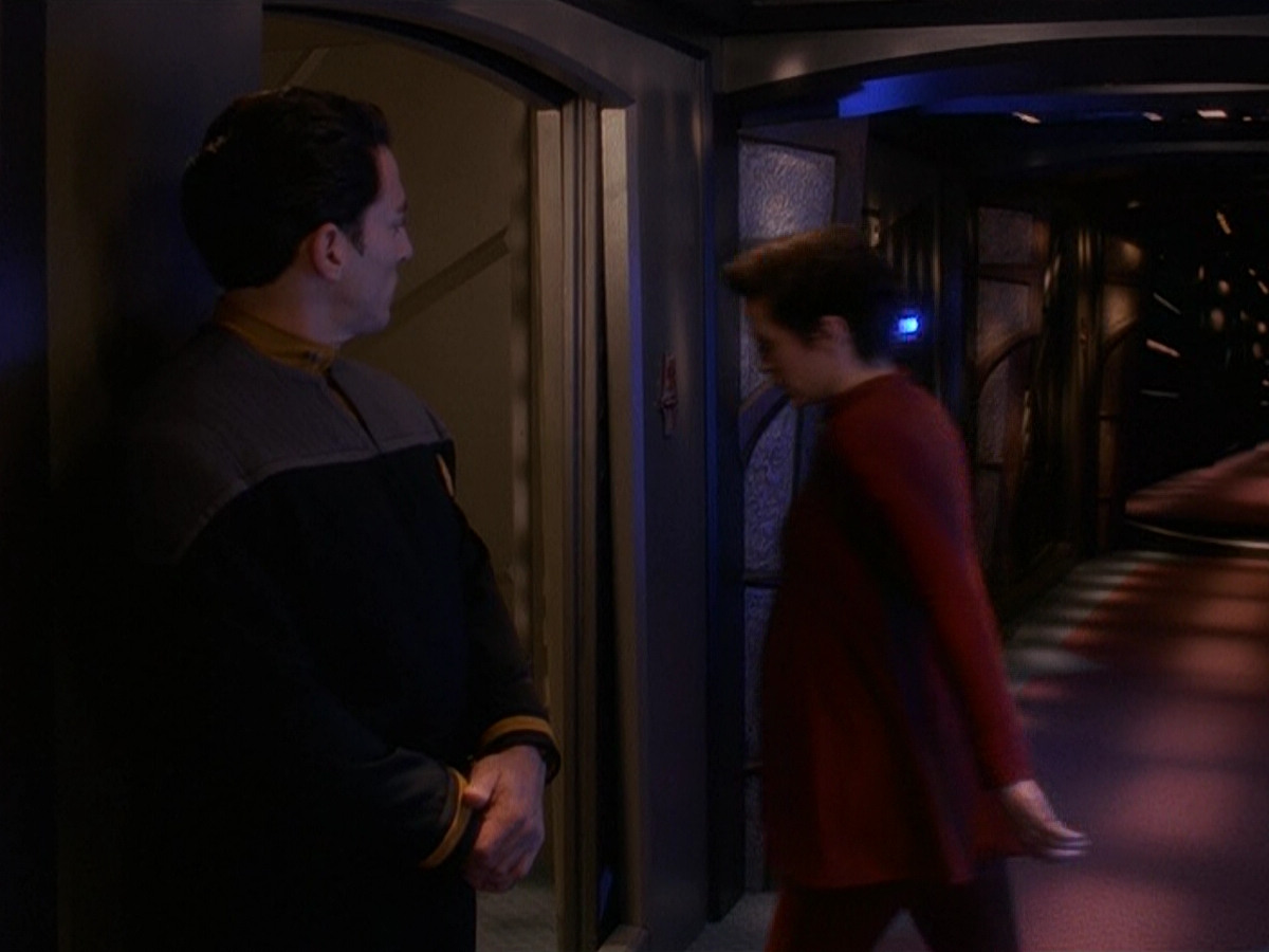 extant_StarTrek_DS9_5x11-TheDarknessAndTheLight_01501.jpg