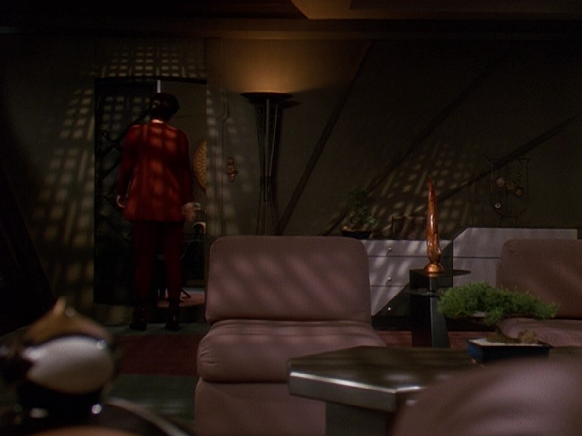extant_StarTrek_DS9_5x11-TheDarknessAndTheLight_01513.jpg