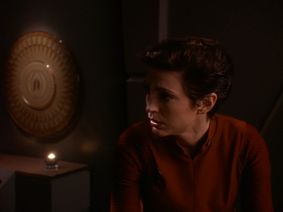 extant_StarTrek_DS9_5x11-TheDarknessAndTheLight_01524.jpg