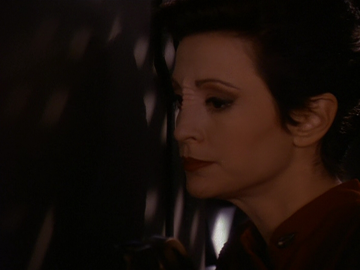 extant_StarTrek_DS9_5x11-TheDarknessAndTheLight_01552.jpg