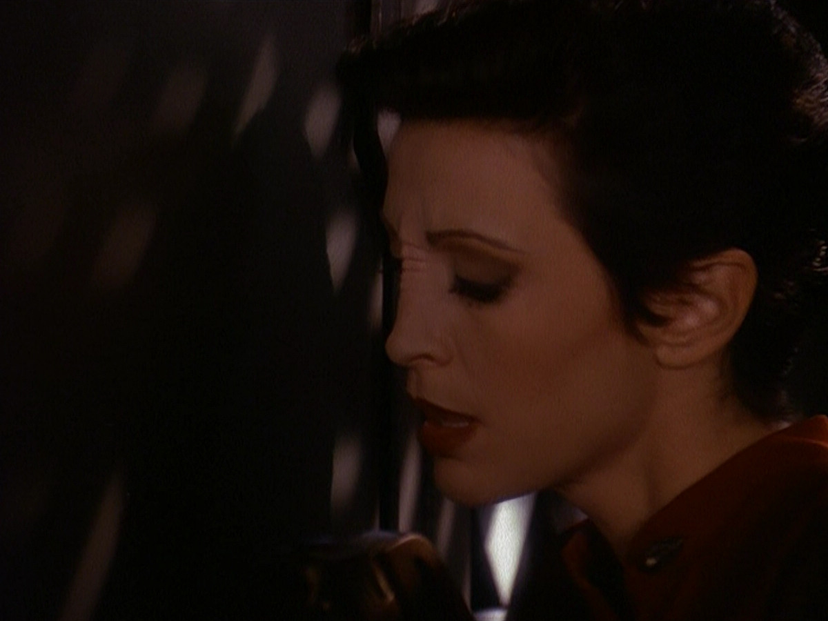 extant_StarTrek_DS9_5x11-TheDarknessAndTheLight_01559.jpg