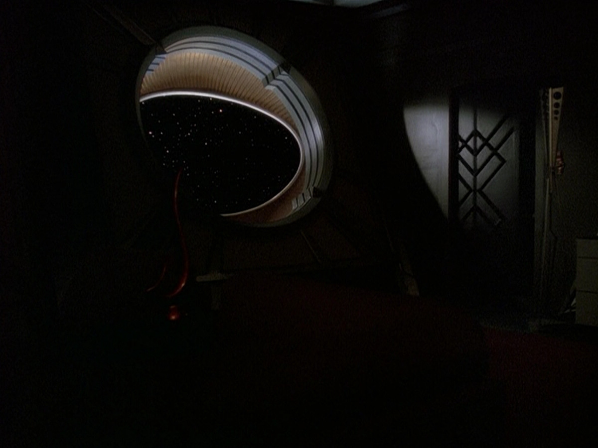 extant_StarTrek_DS9_5x11-TheDarknessAndTheLight_01565.jpg
