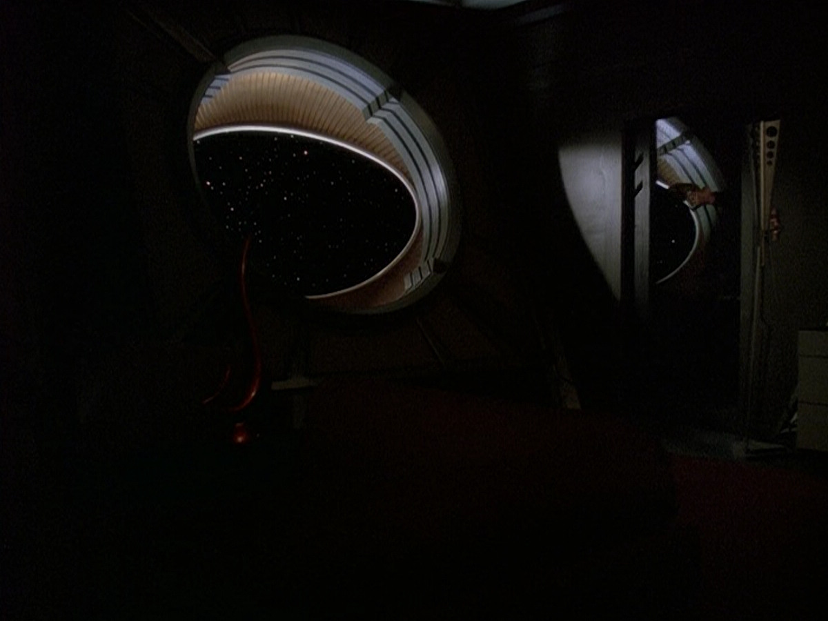 extant_StarTrek_DS9_5x11-TheDarknessAndTheLight_01566.jpg