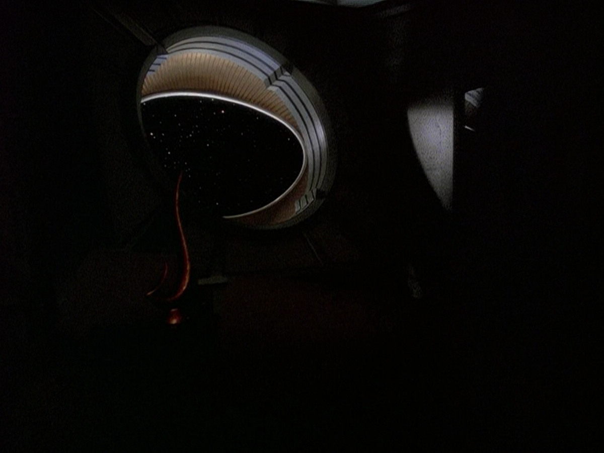 extant_StarTrek_DS9_5x11-TheDarknessAndTheLight_01568.jpg