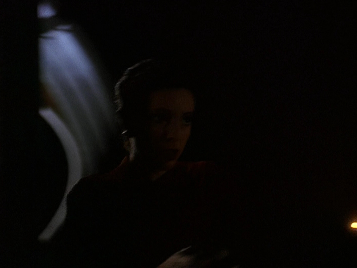 extant_StarTrek_DS9_5x11-TheDarknessAndTheLight_01569.jpg