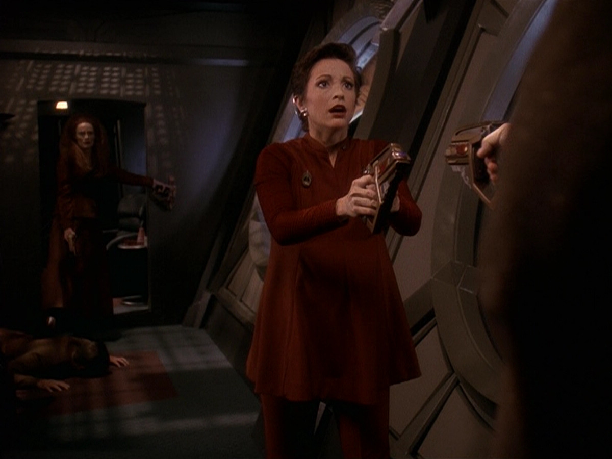 extant_StarTrek_DS9_5x11-TheDarknessAndTheLight_01626.jpg