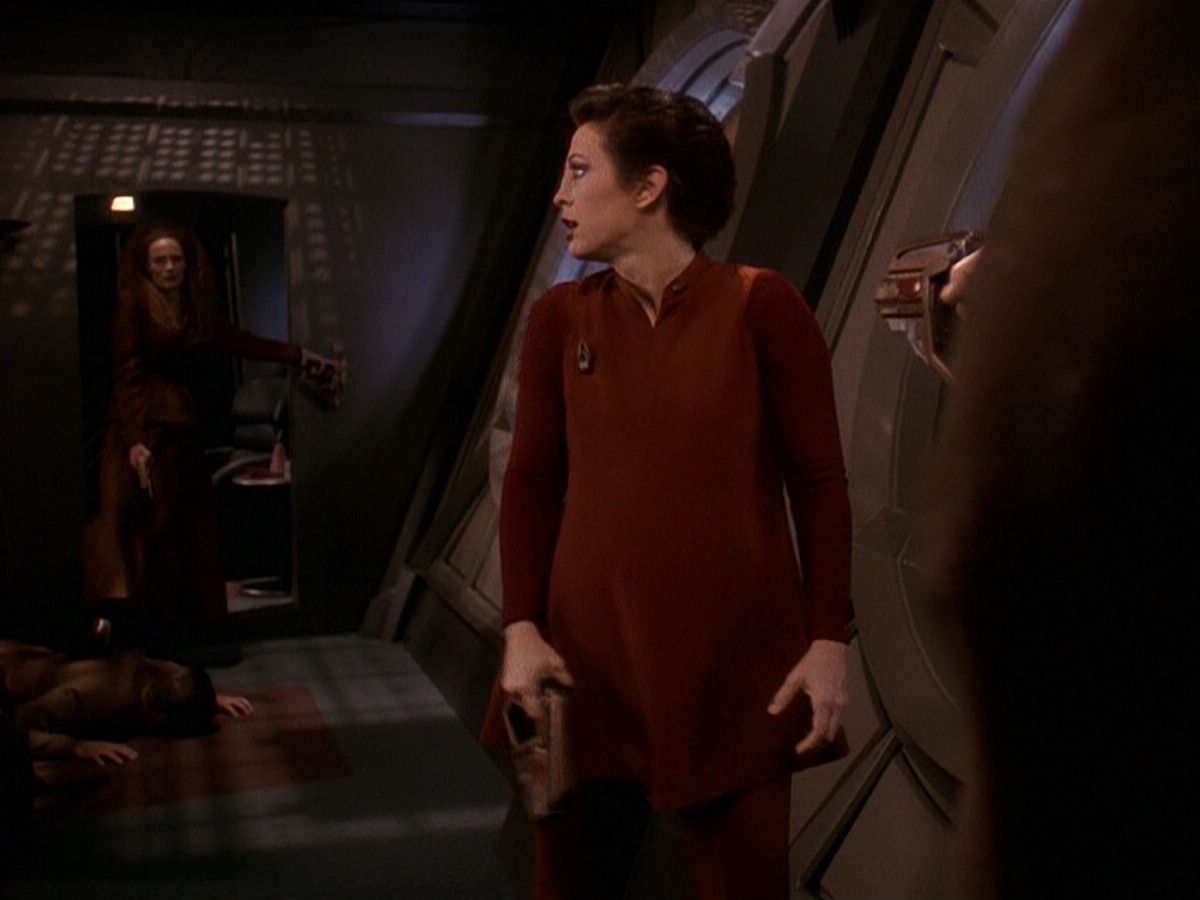 extant_StarTrek_DS9_5x11-TheDarknessAndTheLight_01627.jpg