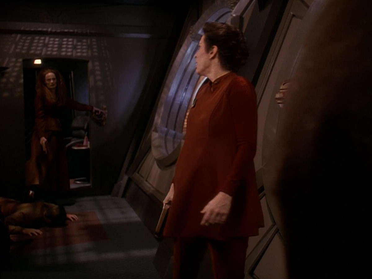 extant_StarTrek_DS9_5x11-TheDarknessAndTheLight_01628.jpg