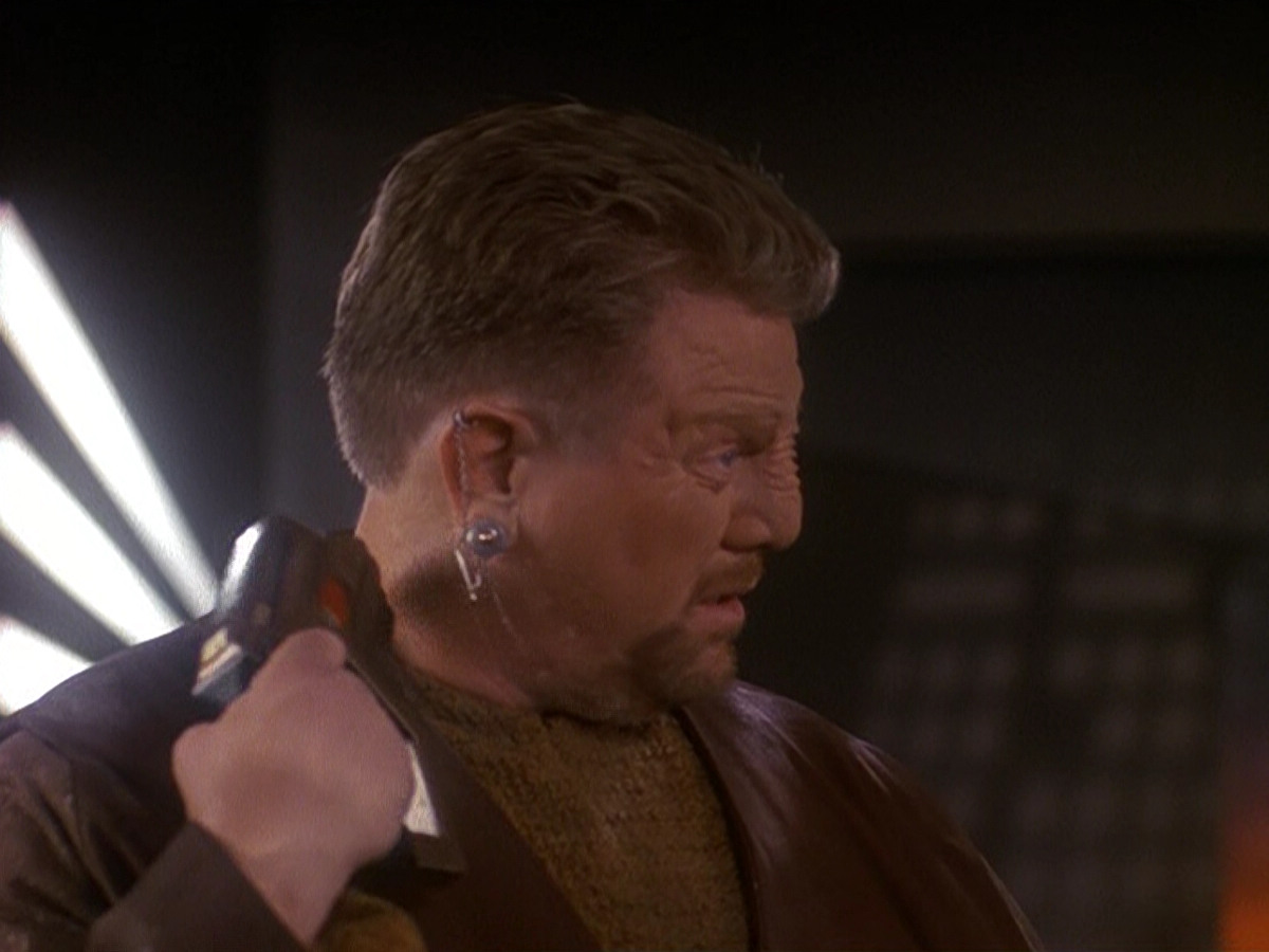 extant_StarTrek_DS9_5x11-TheDarknessAndTheLight_01665.jpg