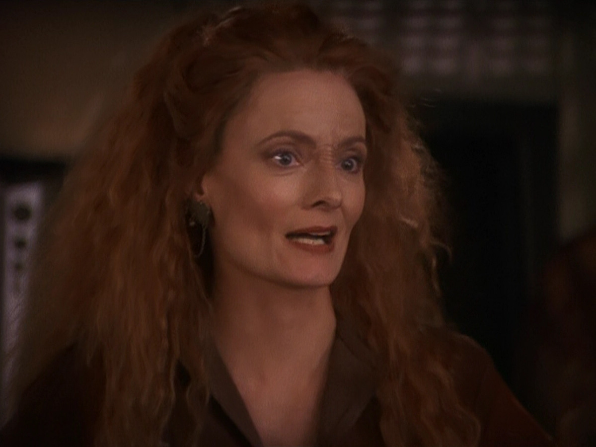 extant_StarTrek_DS9_5x11-TheDarknessAndTheLight_01703.jpg