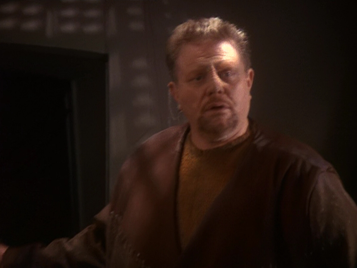 extant_StarTrek_DS9_5x11-TheDarknessAndTheLight_01710.jpg