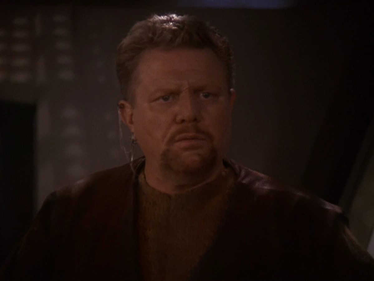 extant_StarTrek_DS9_5x11-TheDarknessAndTheLight_01712.jpg