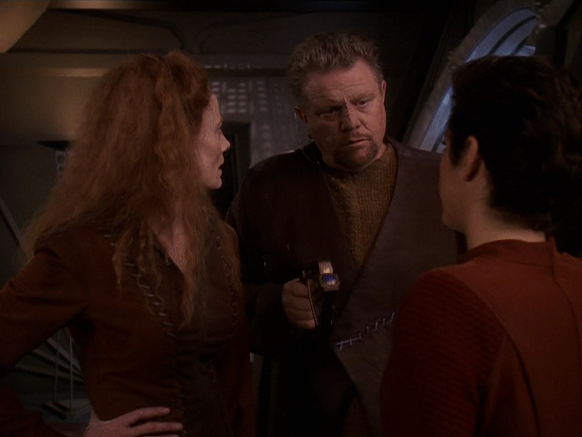 extant_StarTrek_DS9_5x11-TheDarknessAndTheLight_01721.jpg