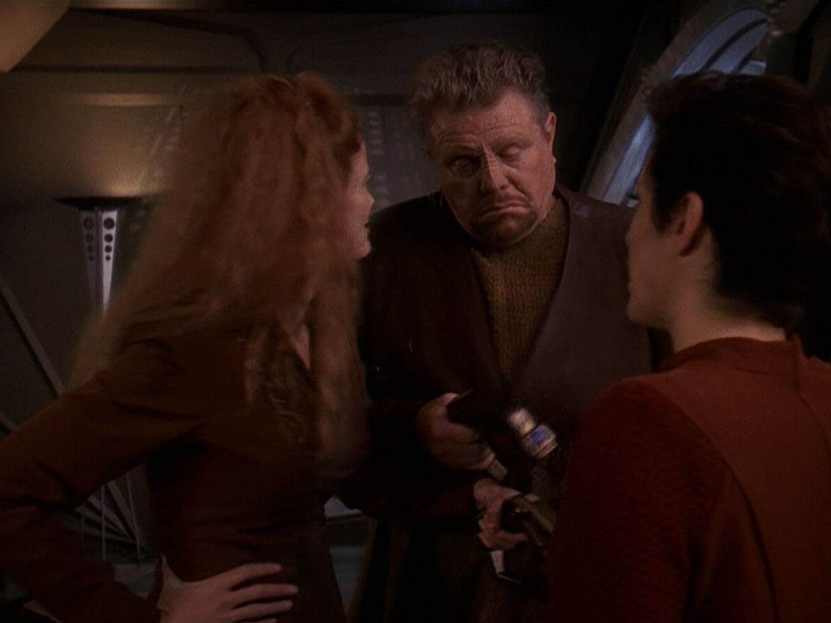 extant_StarTrek_DS9_5x11-TheDarknessAndTheLight_01723.jpg