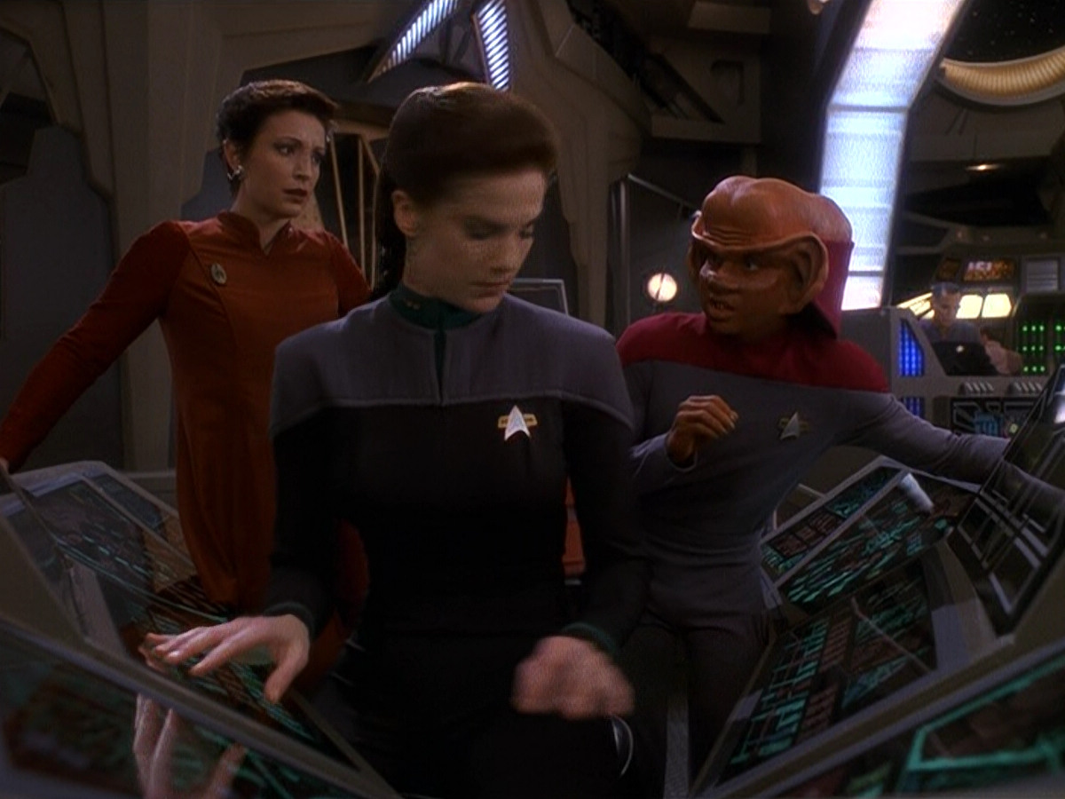 extant_StarTrek_DS9_5x11-TheDarknessAndTheLight_02123.jpg