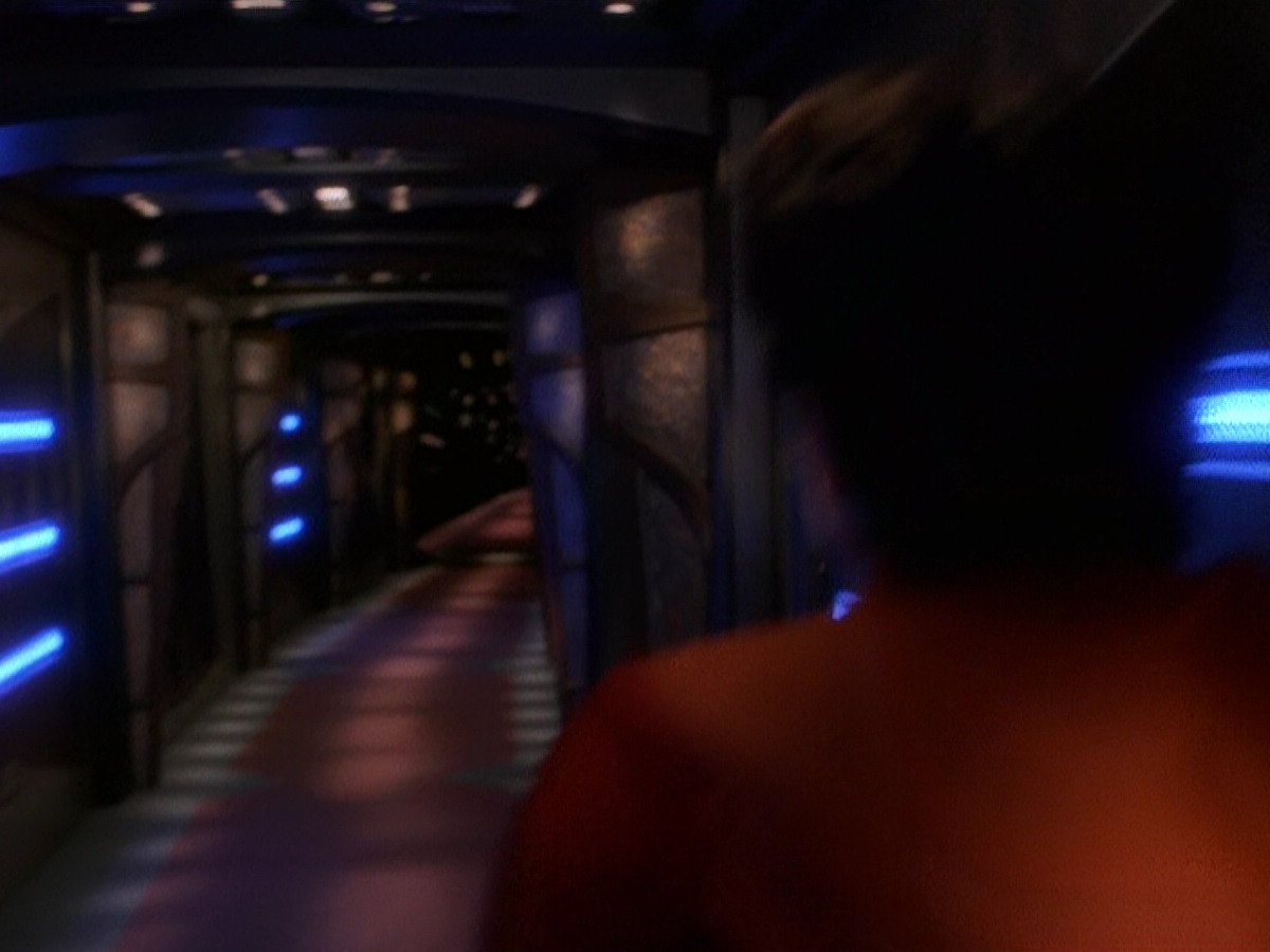 extant_StarTrek_DS9_5x11-TheDarknessAndTheLight_02195.jpg