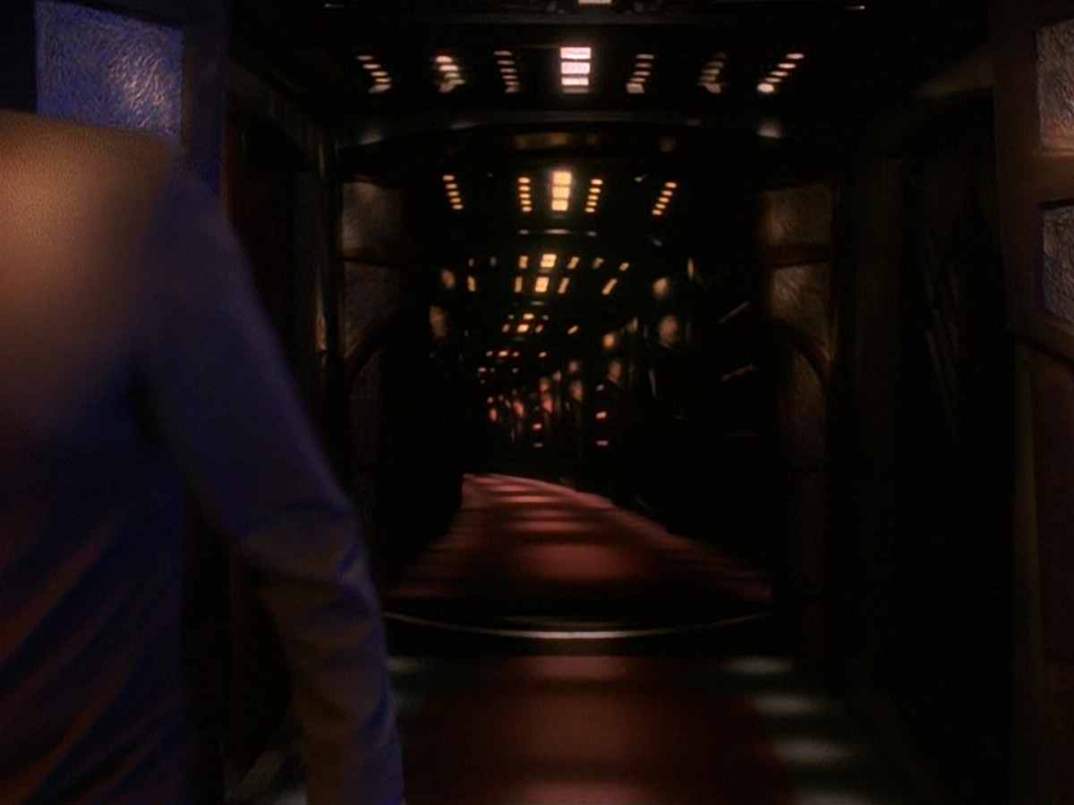 extant_StarTrek_DS9_5x11-TheDarknessAndTheLight_02204.jpg