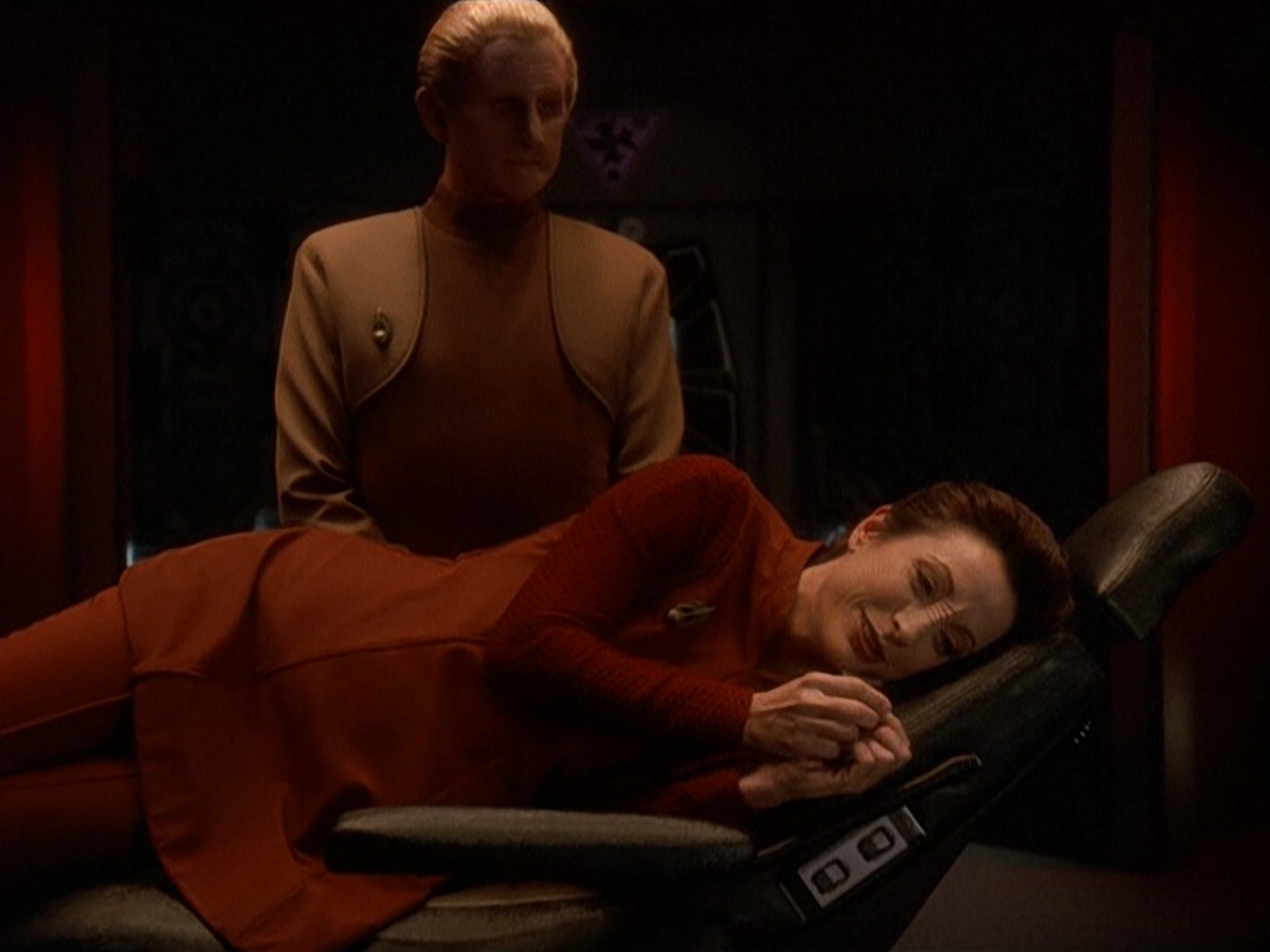 extant_StarTrek_DS9_5x11-TheDarknessAndTheLight_02388.jpg