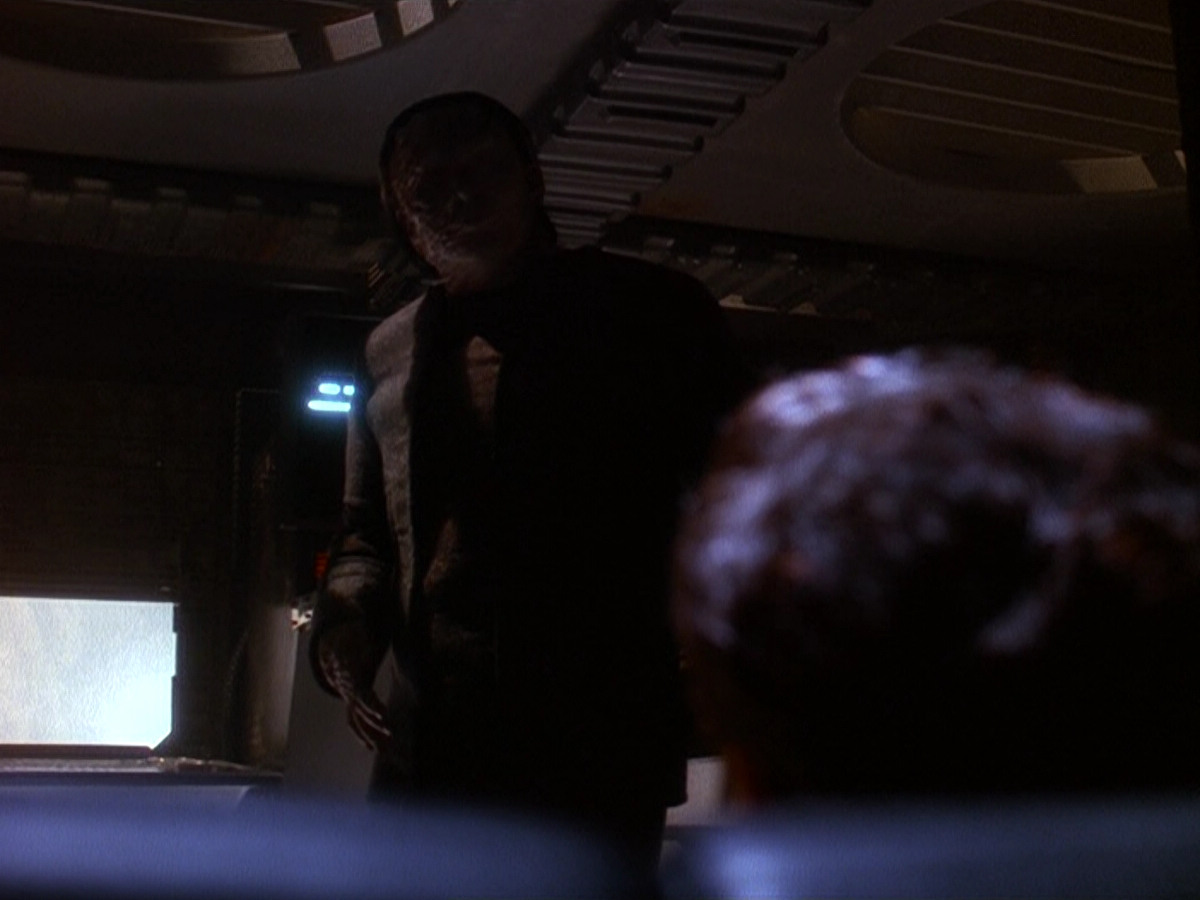 extant_StarTrek_DS9_5x11-TheDarknessAndTheLight_03377.jpg