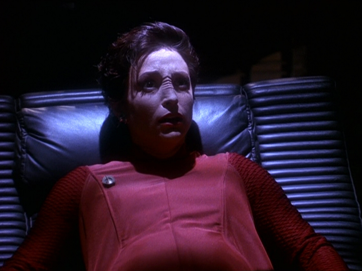extant_StarTrek_DS9_5x11-TheDarknessAndTheLight_03473.jpg
