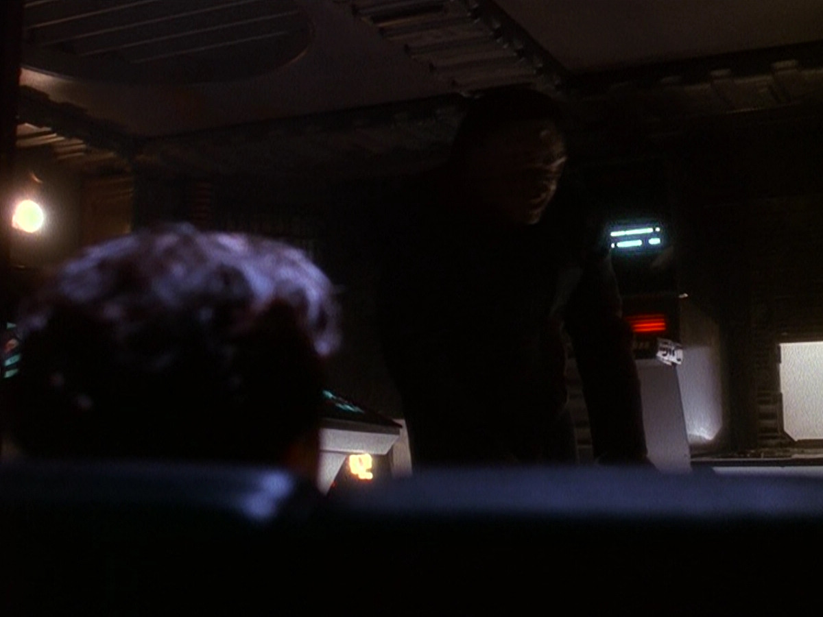 extant_StarTrek_DS9_5x11-TheDarknessAndTheLight_03474.jpg