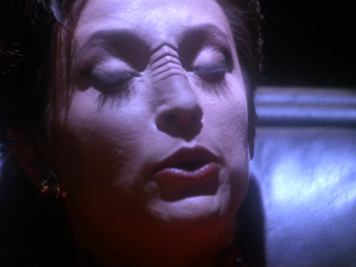 extant_StarTrek_DS9_5x11-TheDarknessAndTheLight_03492.jpg