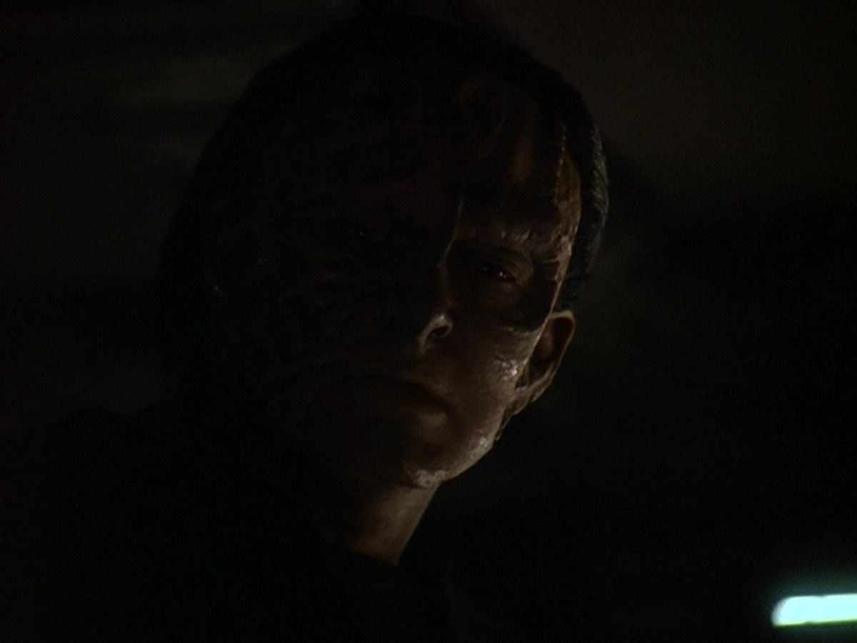 extant_StarTrek_DS9_5x11-TheDarknessAndTheLight_03512.jpg