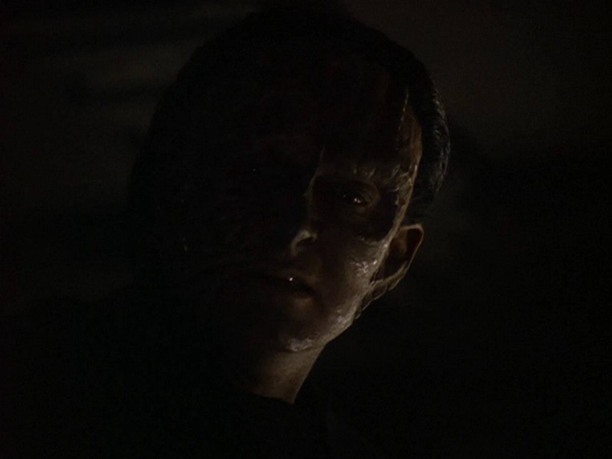 extant_StarTrek_DS9_5x11-TheDarknessAndTheLight_03515.jpg