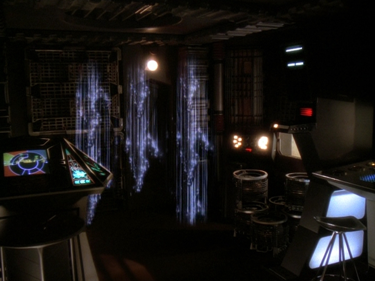 extant_StarTrek_DS9_5x11-TheDarknessAndTheLight_03655.jpg