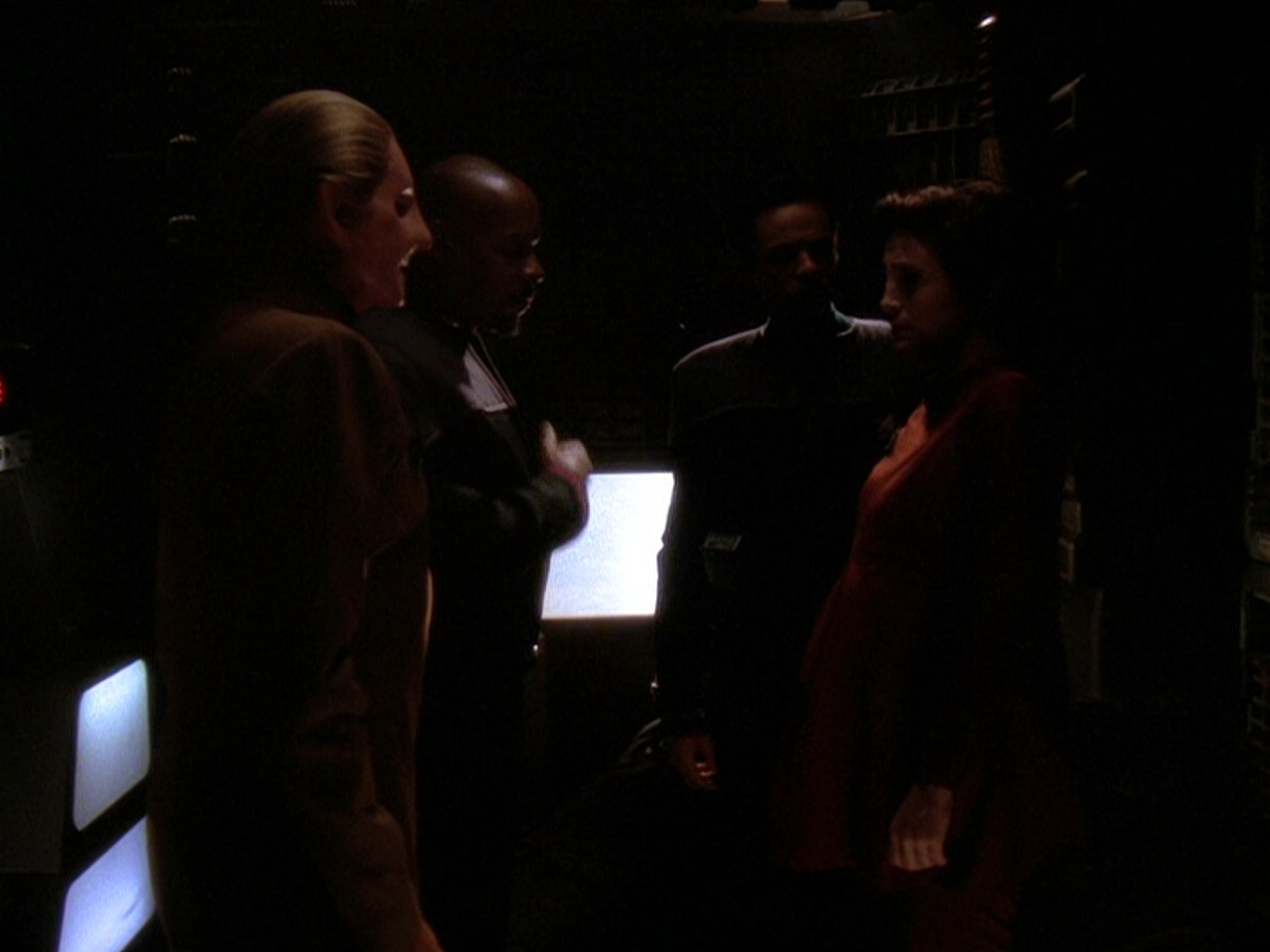 extant_StarTrek_DS9_5x11-TheDarknessAndTheLight_03741.jpg