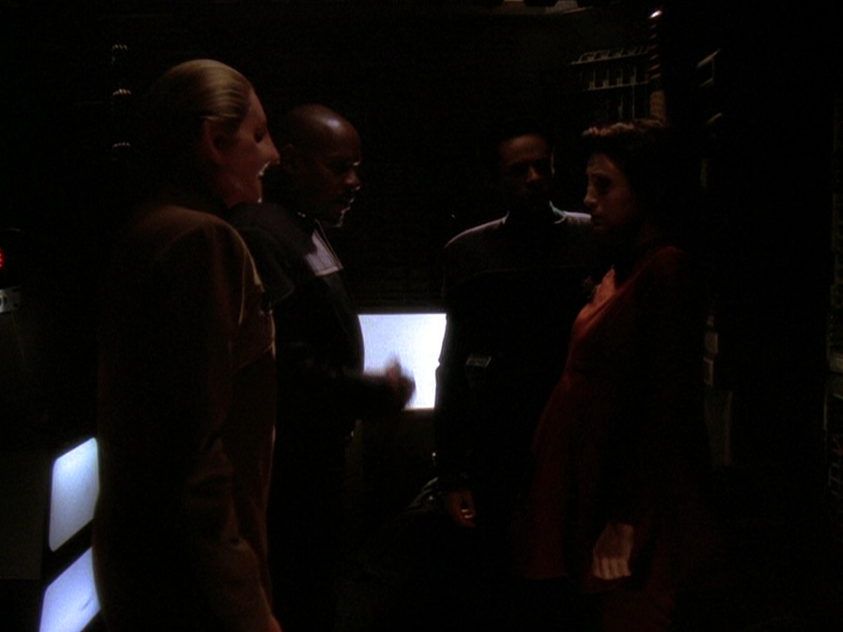 extant_StarTrek_DS9_5x11-TheDarknessAndTheLight_03742.jpg